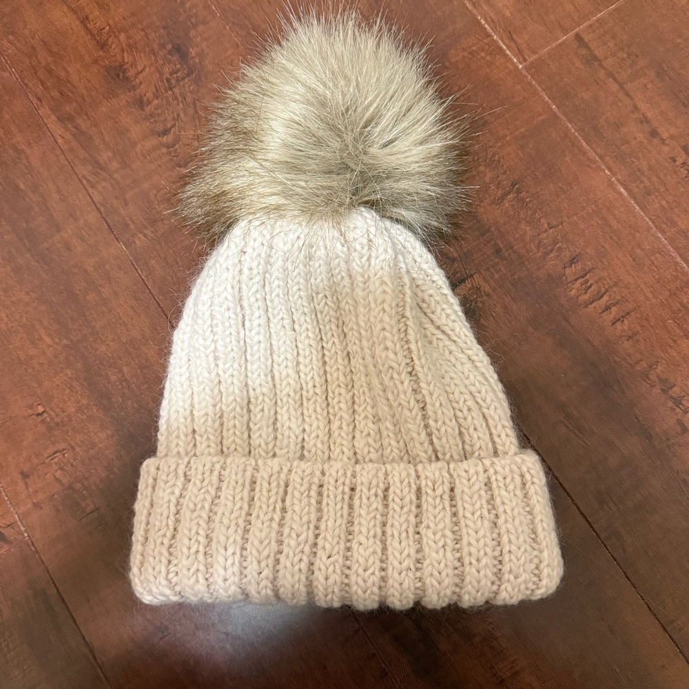H&M Winter Hat toque with Faux Fur Pompom: Ivory, Beige Ribbed Beanie